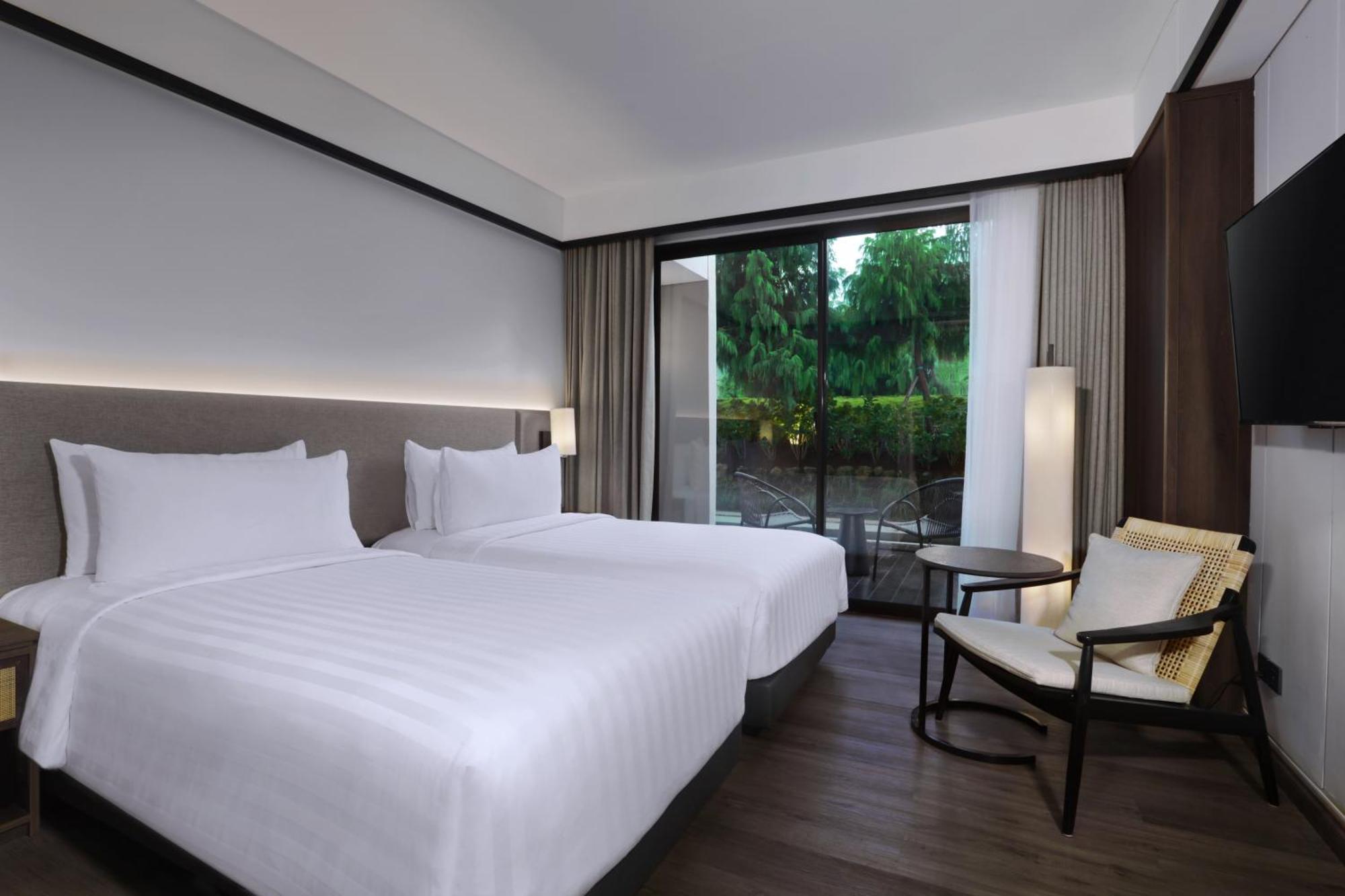 Grand Aston Puncak & 5* Ciseureuh