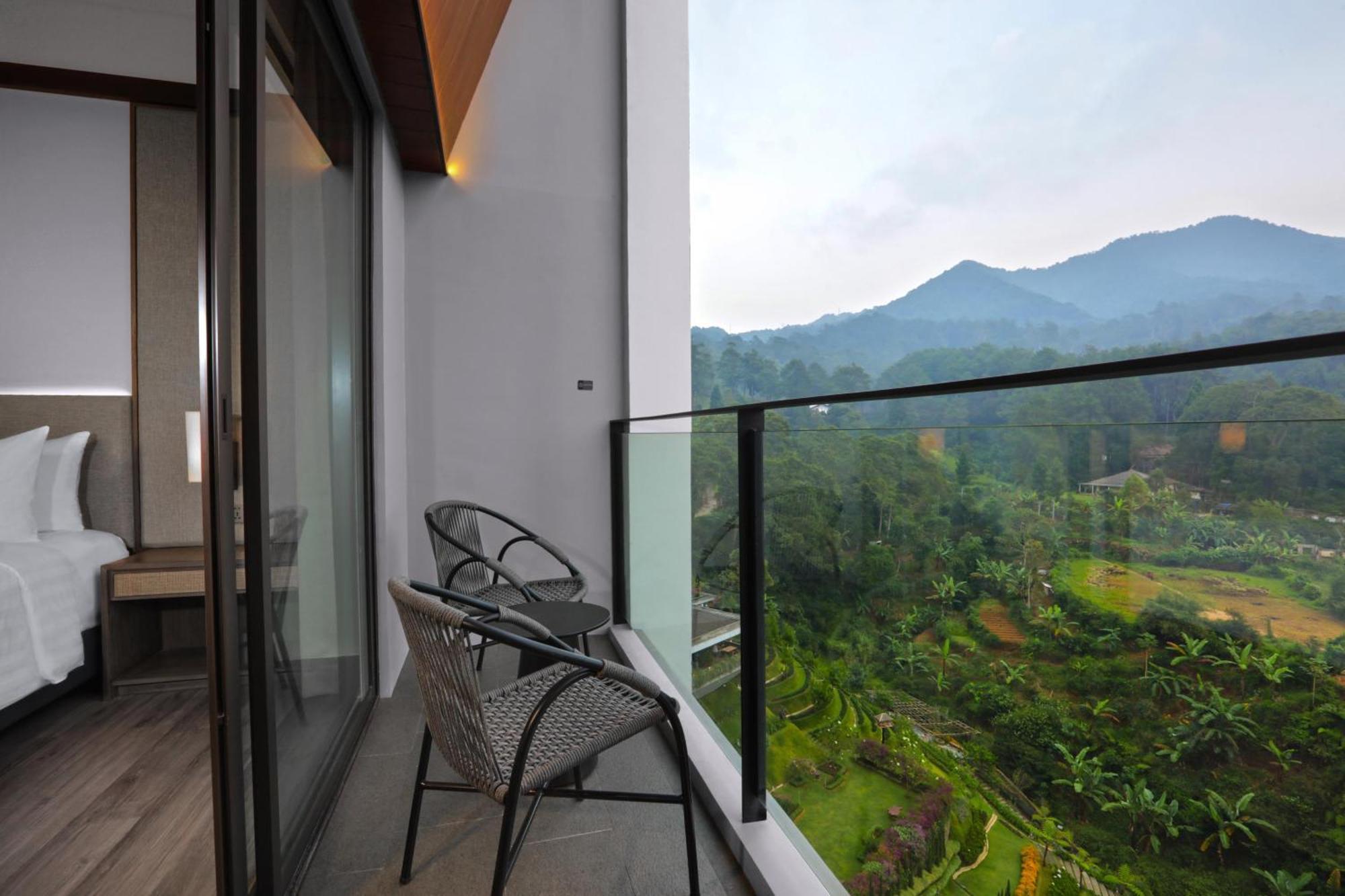 Grand Aston Puncak & Hotel 5*
