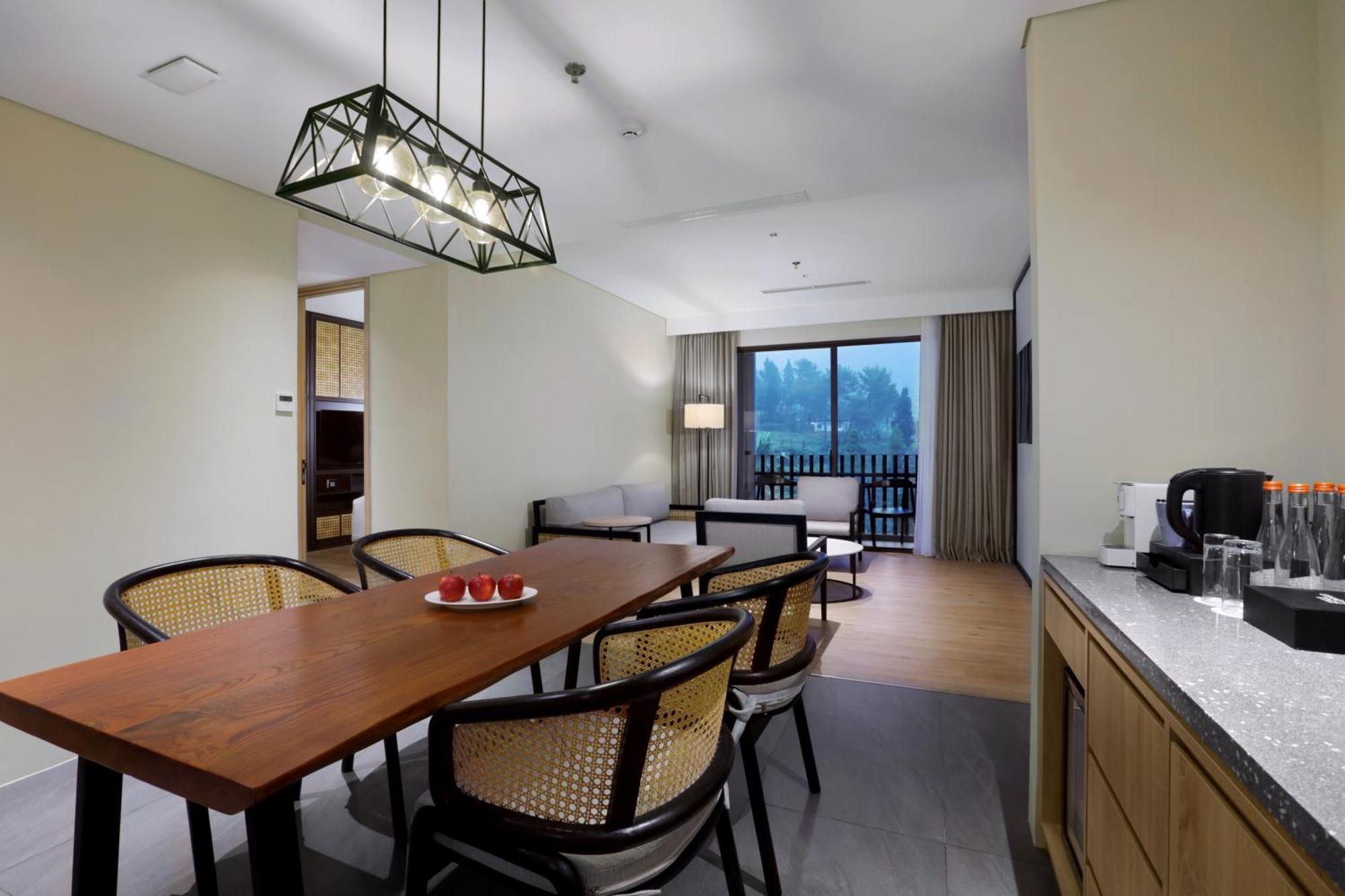 Grand Aston Puncak & Hotel Ciseureuh