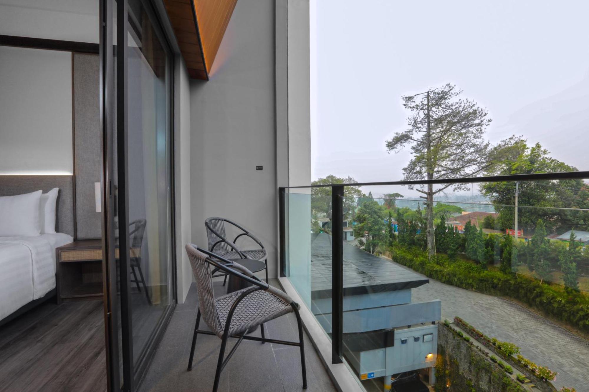 Grand Aston Puncak & Ciseureuh