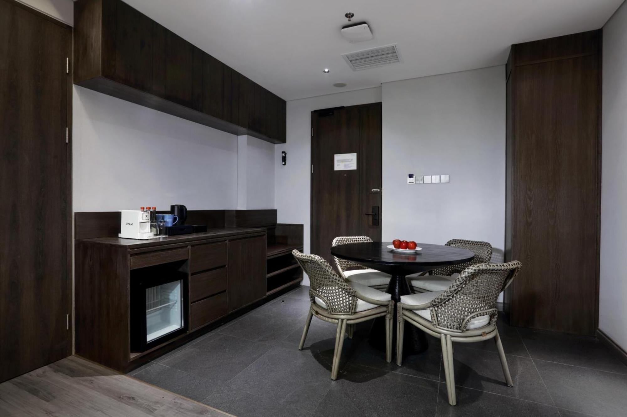 Grand Aston Puncak & Hotel Ciseureuh